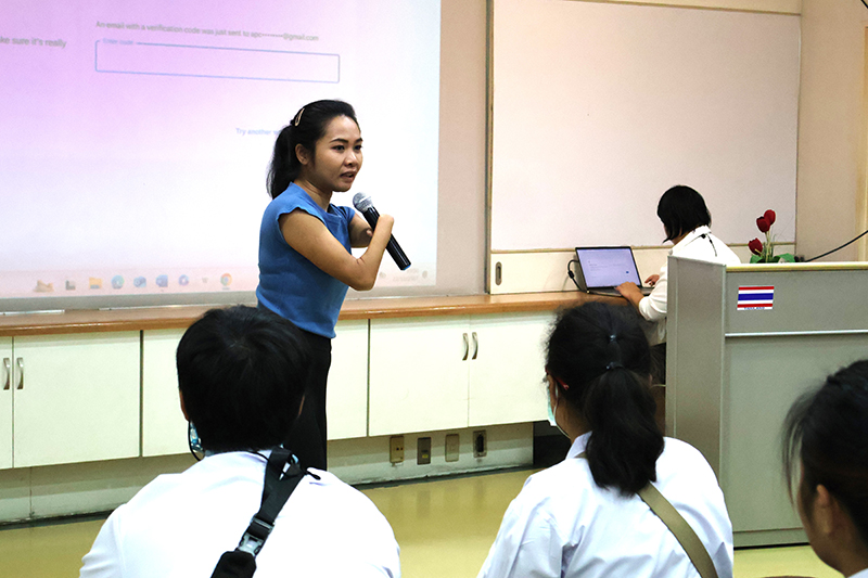 Showed that Mr. Watcharapol Chuengcharoen, Chief of Networking and Collaboration, Ms. Siriporn Praserdchat, Logistics Officer, and Ms. Supaanong (NuNu) Panyasirimongkol, Networking & Collaboration Officer, shared their personal experiences with the students. They talked about their life stories, the challenges they faced, and how they overcame barriers to become independent and successful.