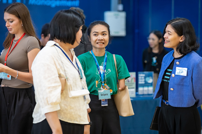 Ms. Supaanong and Ms. Siriporn Praserdchat, Logistics Officer, APCD, discussed with step’s organizer on the final preparation before starting the workshop.