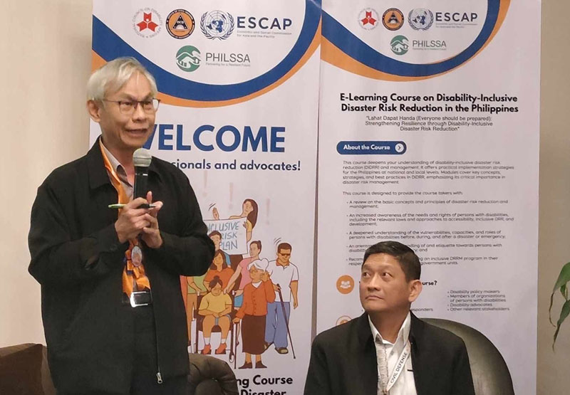 Mr. Somchai Rungsilp, APCD made comments on challenges and how to overcome the situation regards DiDRR in the Asia-Pacific region at the launching event.