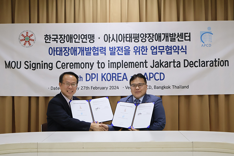 The MOU was signed by Mr. Lee Young Seok, President of DPI-Korea, along with Mr. Kim Eun Jung, Secretary-General, and Ms. Kim Eun Jung, Team Manager of International Relations. Representing APCD, Mr. Piroon Laismit, Executive Director, signed the MOU. Mr. Somchai Rungsilp, Manager of the Community Development Department, and Mr. Watcharapol Chuengcharoen, Chief of Networking & Collaboration, also reaffirmed the organization's commitment to the cause. The signing ceremony was attended by Mr. Taisuke Miyamoto, the representative of the Disabled People's International Asia-Pacific Region (DPI - AP), who witnessed this significant step toward advancing disability rights and inclusivity in the region. The Jakarta Declaration on the Asian and Pacific Decade of Persons with Disabilities, 2023–2032, underscores the importance of aligning national legislation with the Convention on the Rights of Persons with Disabilities, enhancing the participation of individuals with disabilities in decision-making processes, improving accessibility, mobilizing the private sector's resources to promote disability-inclusive development, and ensuring gender-responsive policies and programs for persons with disabilities. The declaration also emphasizes the need to close disability data gaps and strengthen capacities to monitor progress in disability-inclusive development.