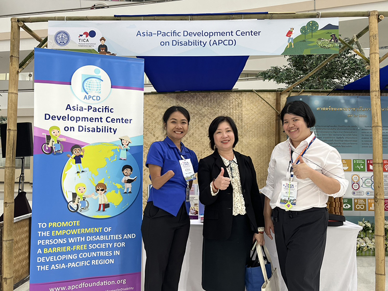 Mrs. Arunee Hiam, Deputy Director General visited APCD Booth