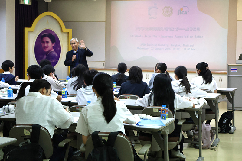 Mr. Somchai Rungsilp, Community Development Manager of APCD, gave an overview of the APCD's regional activities and key ideas for achieving disability-inclusive society.