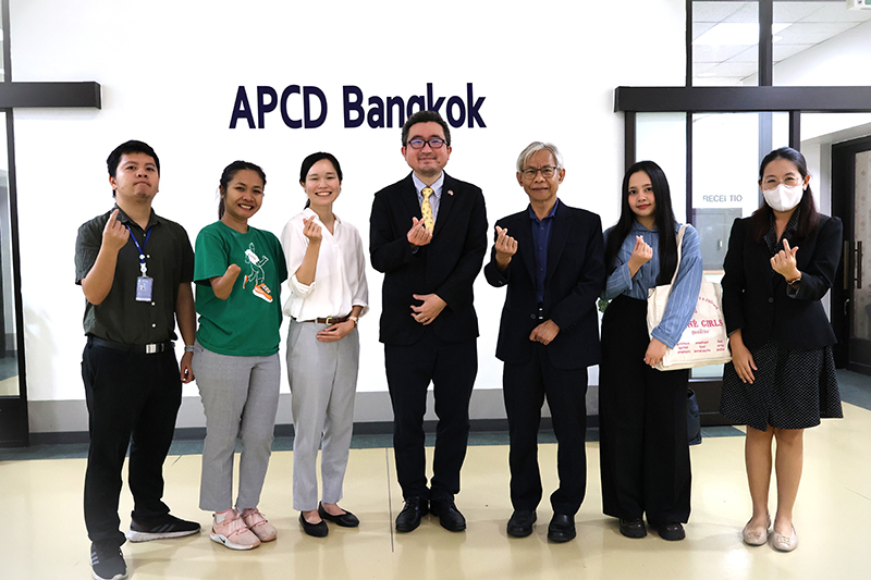 Group photo of APCD and JICA Thailand Office staff. 