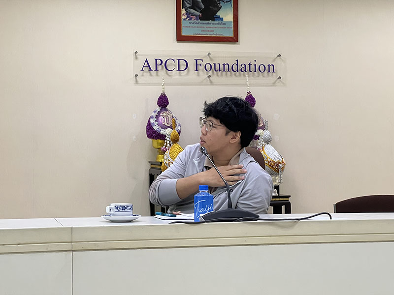การฝึกอบรมเสริมสร้างศักยภาพบุคลากรภายในองค์กรในเรื่อง ความมั่นคงทางอาหารและโภชนาการที่ครอบคลุมคนพิการ วิทยากรโดย Ms. Jasmine Koch นักศึกษาฝึกงาน หนึ่งในหัวข้อของกิจกรรม ที่เน้นการมีส่วนร่วมอย่างแข็งขัน ผู้เข้าร่วมกิจกรรมได้แลกเปลี่ยนและเสนอความคิดเห็นอย่างกระตือรือร้น และผู้เข้าร่วมประกอบด้วยเจ้าหน้าที่จากกรมส่งเสริมและพัฒนาคุณภาพชีวิตคนพิการ และ ศพอ.