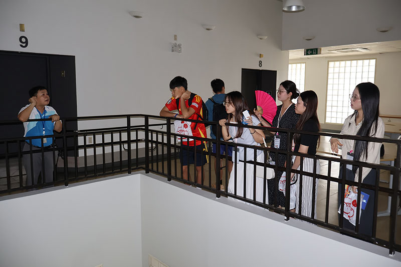 คณะเยาวชนเยี่ยมชมสิ่งก่อสร้างแบบอารยสถาปัตย์ ณ อาคารฝึกอบรม ศพอ.