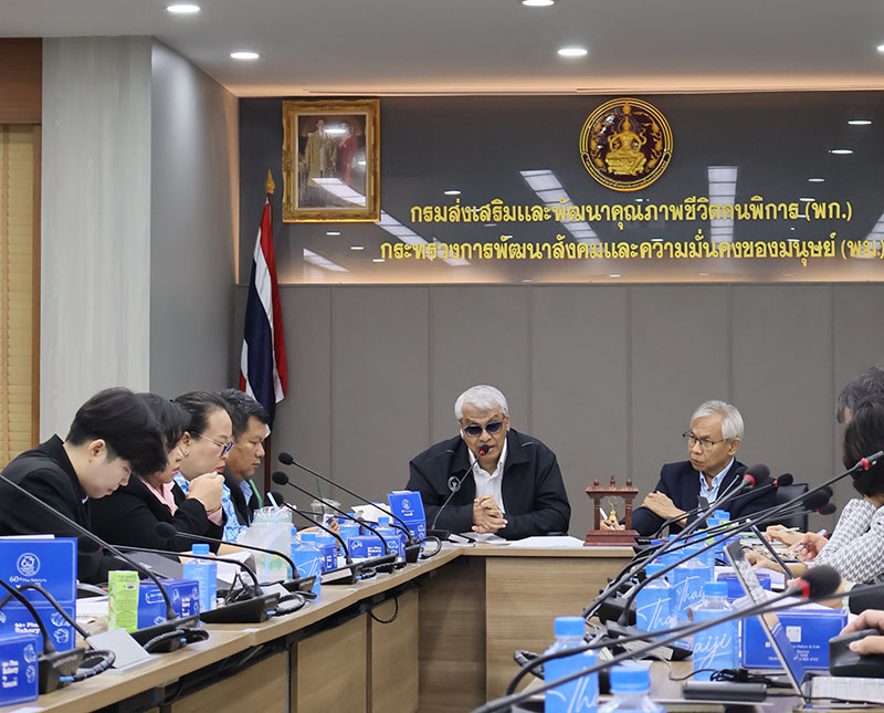 Mr. Panumas Sookamporn, Advisor to the Bangkok Governor, delivered the closing remarks for the meeting.