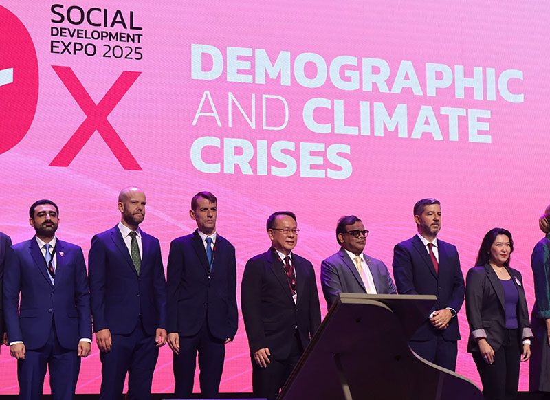 Mr. Piroon Laismit, APCD Executive Director and his senior staff joined the official opening of SDx 2025 at the Opening Ceremony.