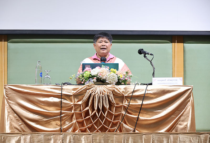 Mrs. Nuchgalee Klaysuwan, President of AMITH, greets and delivered the welcome remark at the opening program.