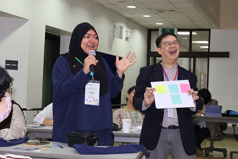 The program started with Hope and Concerns which was facilitated by Mr. Watcharapol Chuengcharoen (Chife of Networking & Collaboration)