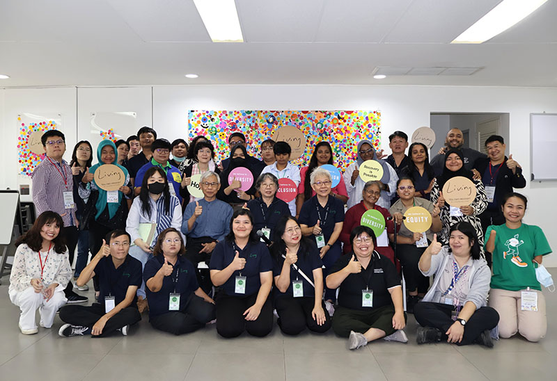 The group photo of participants, representative of DPI-Korea, TCI-Global, APCD and Living Association Thailand at the field visit to Living Association Thailand, Nonthaburi Province.