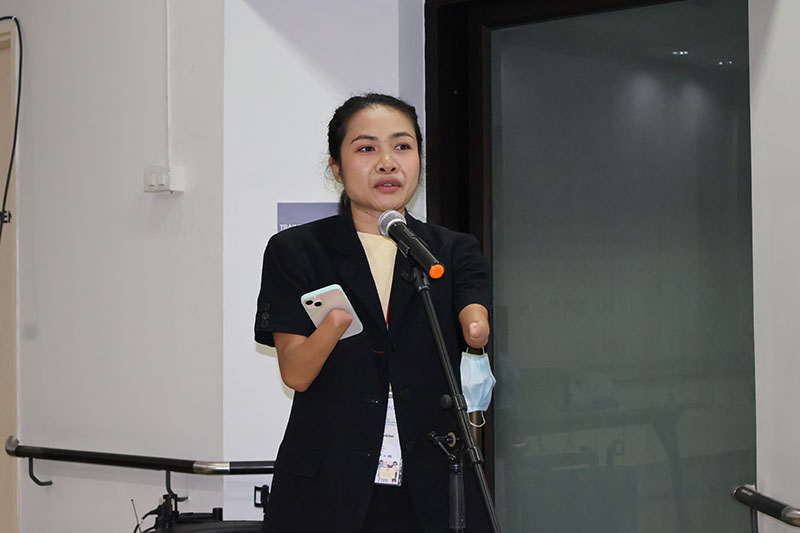 Ms. Siriporn Prasertchat as Master of Ceremony, conducted the opening and closing ceremony.