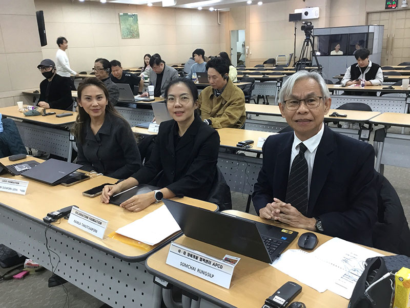Representatives from Thailand, Lucie Foundation, Dulabhatorn Foundation and APCD at the international forum. 