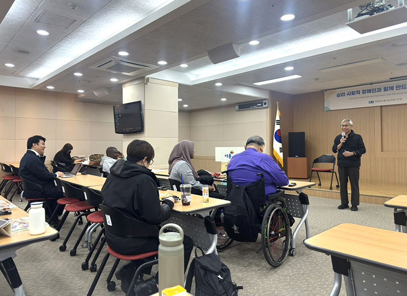 APCD gave the opening remarks and attained the workshop on Inclusive International Seminar with Persons with Psychosocial Disabilities “Towards Rights-based on Deinstitutionlization and Inclusion in The Community”. The workshop was conducted in the morning of 7 November 2025.