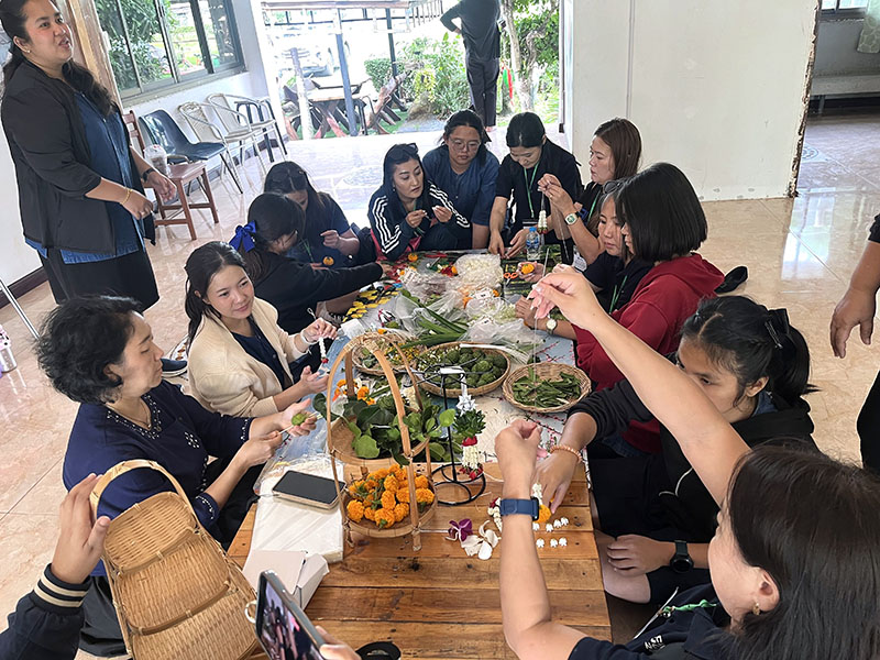 A field visit to Nakhon Pathom School for the Deaf (NPSD). Ms. Sukjai Chaiyamat, Director, welcomed and facilitated learning program included how school supporting students with disabilities for livelihood and transition process for employment. Participants learned how to produce local materials and handicraft products such as salted egg, bags with art flowers to promote the sustainability of sufficiency economy philosophy of the late King Rama 9 on 21 November.