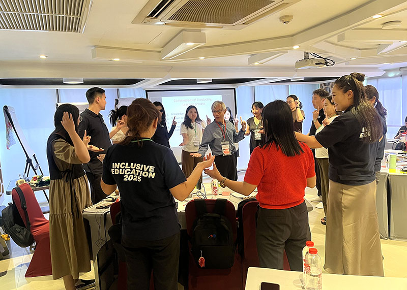 Participants enjoyed the Facilitation Skills for Changes and practiced on Facilitation Skills, session led by Mr. Somchai on 26 November.