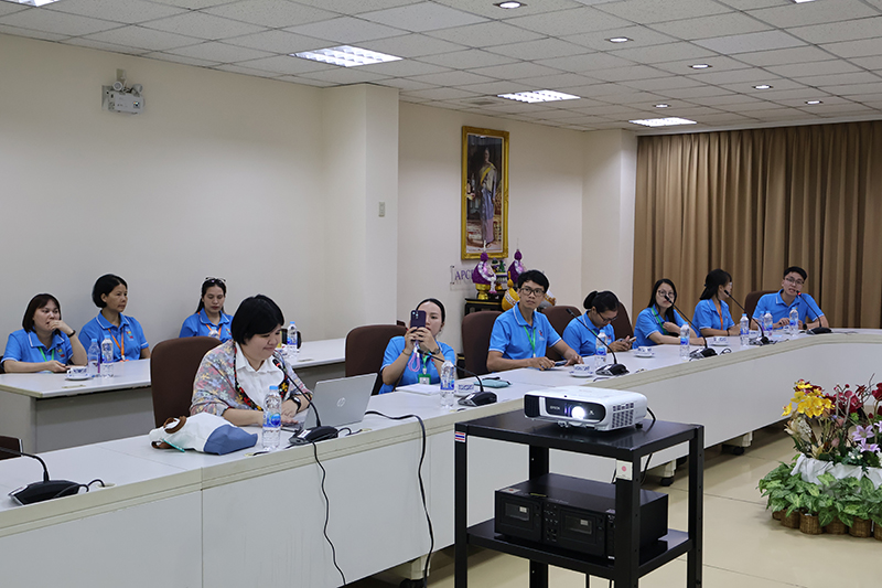 Ms. Supaanong Panyasirimongkol, Networking and Collaboration Officer, APCD provided regional activities on disability development and their approaches, highlighting AAN activity in cooperation with VAN in the past. They also had a group discussion with Mr. Somchai Rungsilp, Manager of the Community Development Department, in view of family power of love.