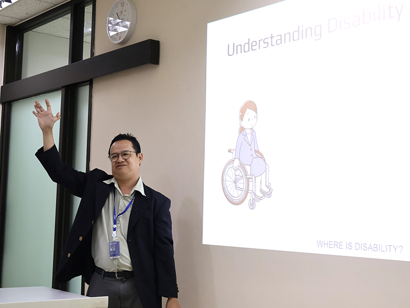 Mr. Watcharapol Chuengcharoen, the Chief of Networking and Collaboration at APCD, presented an overview of the APCD’s programs, focusing on key concepts such as empowerment and the creation of a barrier-free society to promote greater inclusion.