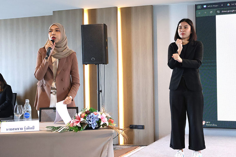 Photo of active MC, sign language Interpreters, Thai-English Interpreters, working group member during the meeting.