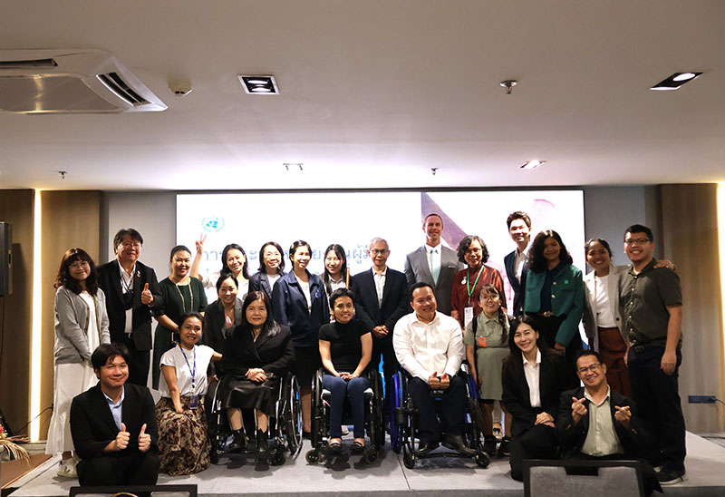 Group photo of participants and organizer after the closing. 