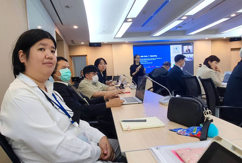 คุณวัชรพล จึงเจริญ หัวหน้าฝ่ายเครือข่ายและความร่วมมือ และคุณศุภอนงค์ ปัญญาสิริมงคล เจ้าหน้าที่เครือข่ายและความร่วมมือร่วมการประชุมในครั้งนี้ด้วย