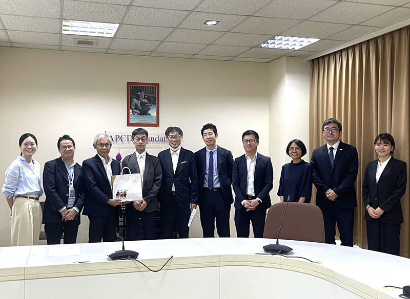 Group photo was taken after the joint evaluation meeting at APCD. Representatives from JICA Thailand Office, IDCJ, and APCD participated