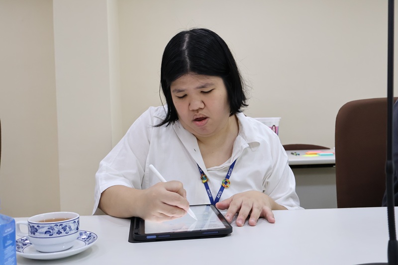 Photo of each participant with their reaction during the training workshop.