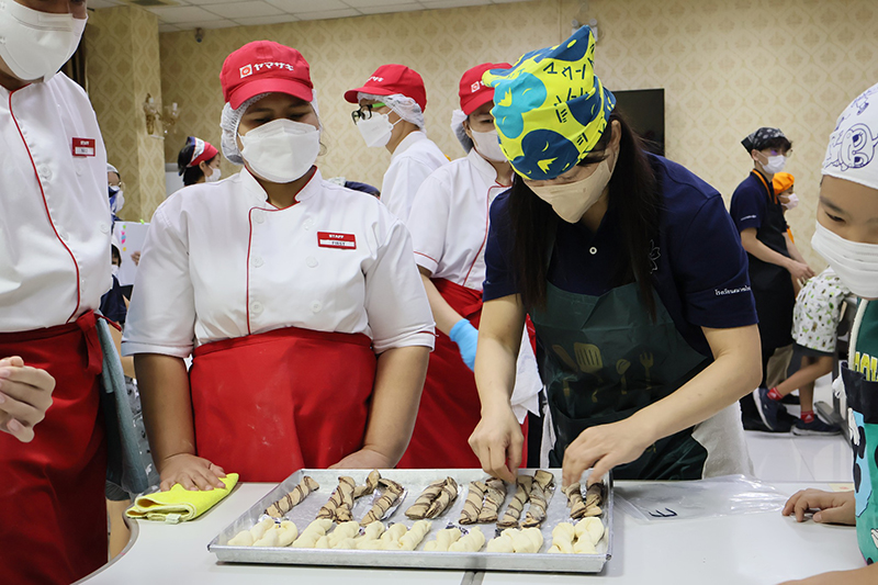 Students and teachers from Bankoku Nihonjin Gakkō Thai-Japanese Association School) joined us at APCD for an amazing bread-making workshop, on 4 February 2025