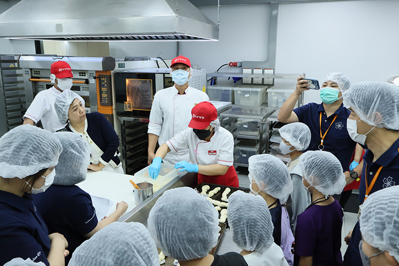 Students and teachers from Bankoku Nihonjin Gakkō Thai-Japanese Association School) joined us at APCD for an amazing bread-making workshop, on 4 February 2025