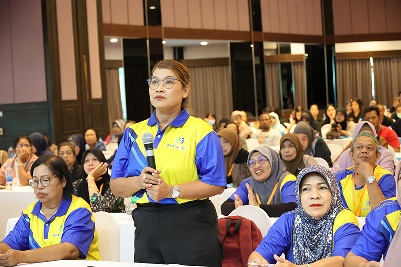 Photo 2: A total of 280 participants, including persons with psychosocial disabilities, their family members, volunteers from Southern Thailand and project staff, attended a disaster preparedness training. During the training, APCD shared lessons learned from the United Nations (UN), promoting disability-inclusive disaster risk reduction.