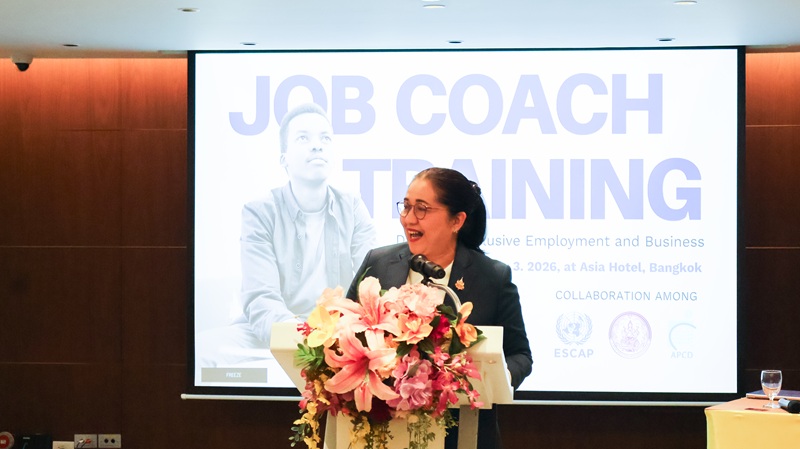Photo 3: Ms. Pinya Chamroonsat, Deputy Director-General, DEP, delivers the opening remarks at the opening program.