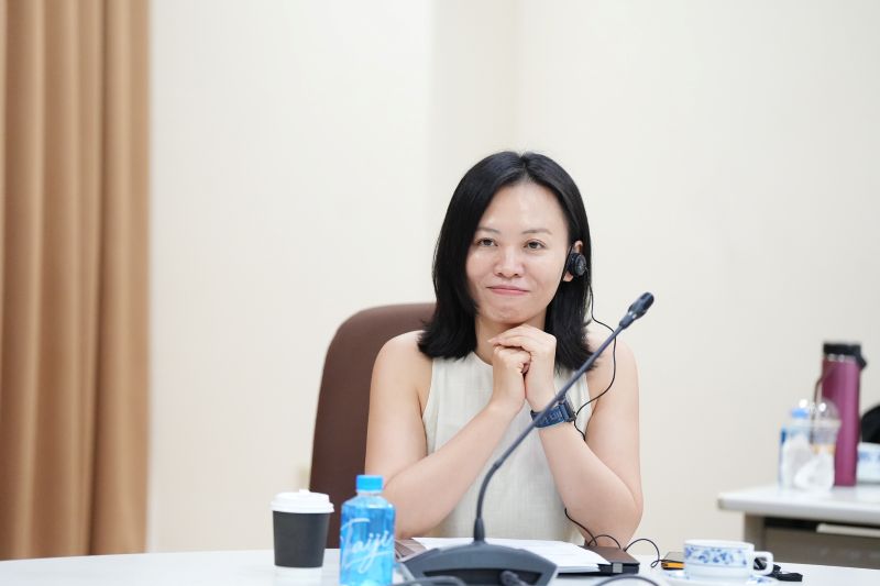 Picture 3:  Ms. Ting Ting Chen from ESCAP actively supported the discussion during the meeting of the development of Thailand's Job Coach system and advance disability-inclusive employment.