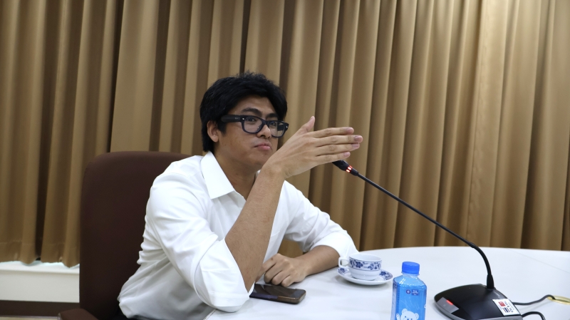 Picture 3: Mr. Krittapol Chamrasromran, Information & Knowledge Management Officer, APCD, actively shared his knowledge and experiences during the question-and-answer and feedback session.