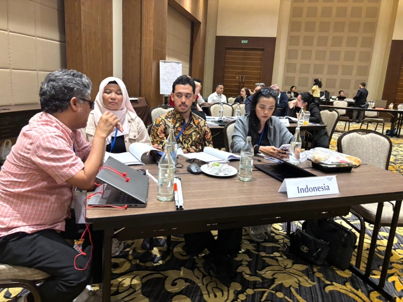 Participants from Indonesia discussed DIEB leadership and belief and shared national experiences.