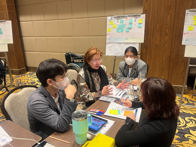 Participants from Thailand discussed the country’s DIEB situation with Ms. Thorfan Dechachainimit from APCD, who supported and facilitated the discussion by sharing relevant insights and experiences.