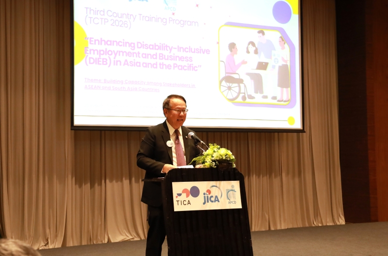 Mr. Piroon Laismit, APCD Executive Director, delivered the closing remarks and comments on future directions on DIEB for this region.