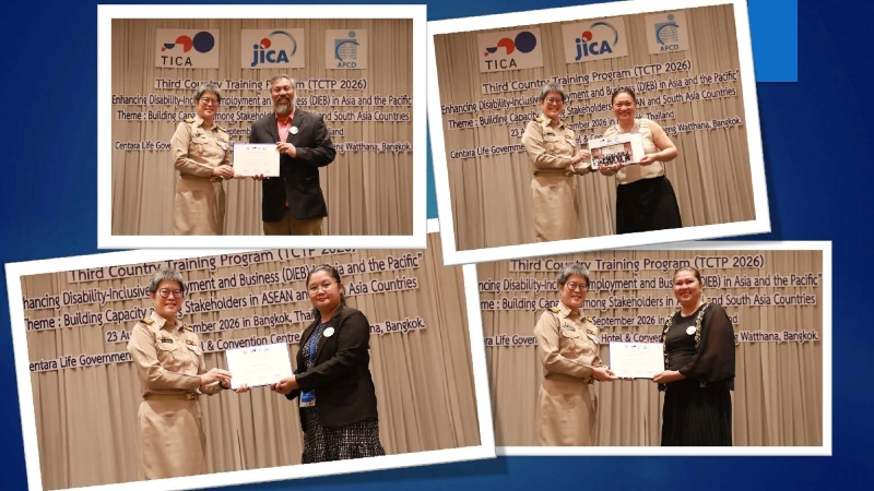 Ms. Pin presented certificates to Philippine participants.