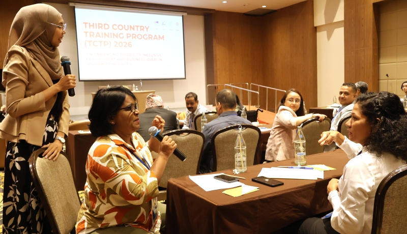 Picture 5: Ms. Prim Kaewpradub, DEP officer on international cooperation section facilitated an interactive orientation session that promoted inclusive communication and active participation among all trainees.