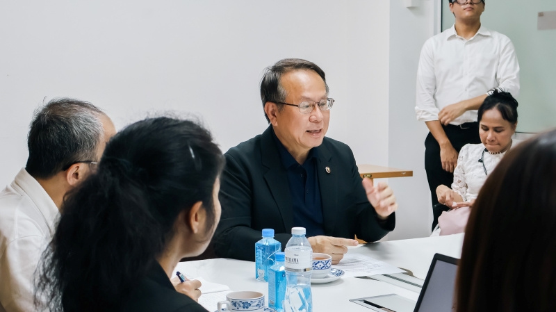 Mr. Piroon Laismit, Executive Director of APCD, delivered welcome remarks and provided background and APCD’s reginal activities to the delegation.