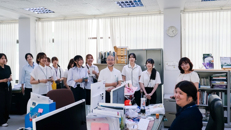 The Japanese delegation experienced APCD’s welcoming and inclusive workplace, where employees with and without disabilities worked together.