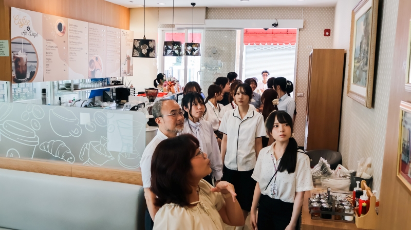 Ms. Thorfan Dechachainimit, Project Coordinator for the DIEB Project, led the delegation on a tour of APCD’s Disability-Inclusive Employment and Business (DIEB) initiatives at the 60+ Plus Bakery and Chocolate Café and the 60+ Plus Kitchen by CP.