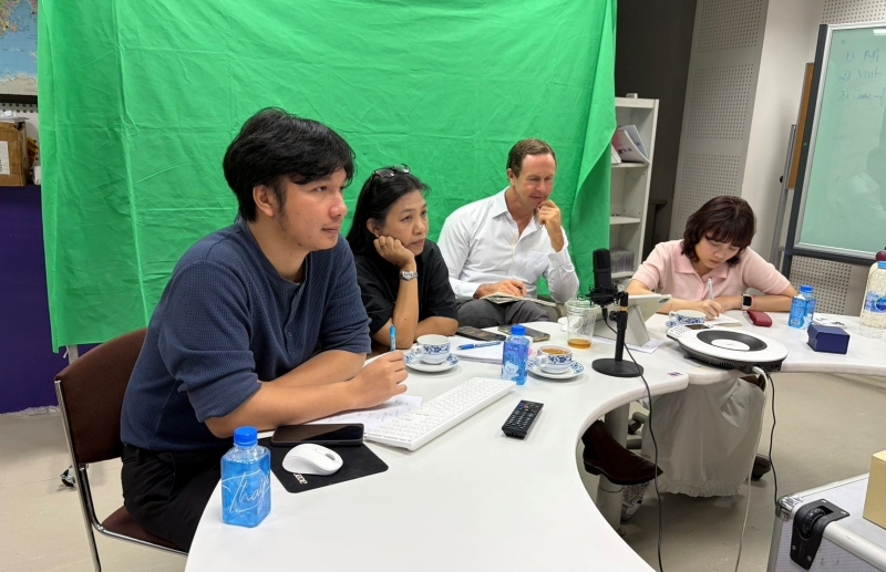 Picture 2: Mr. Kevin Cook, the Job Coach expert, DEP, and APCD representatives meeting and exchanging ideas in the sessions. 