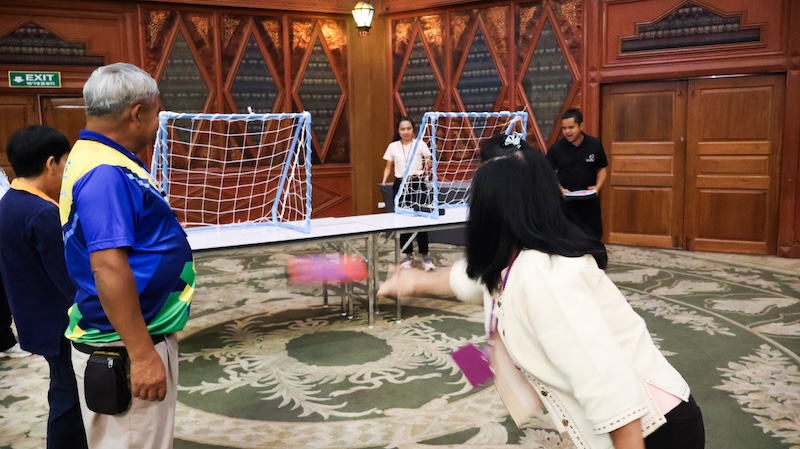 Picture 7: Participants took part in a mini Dodgebee competition, focusing on aiming at a target. 
