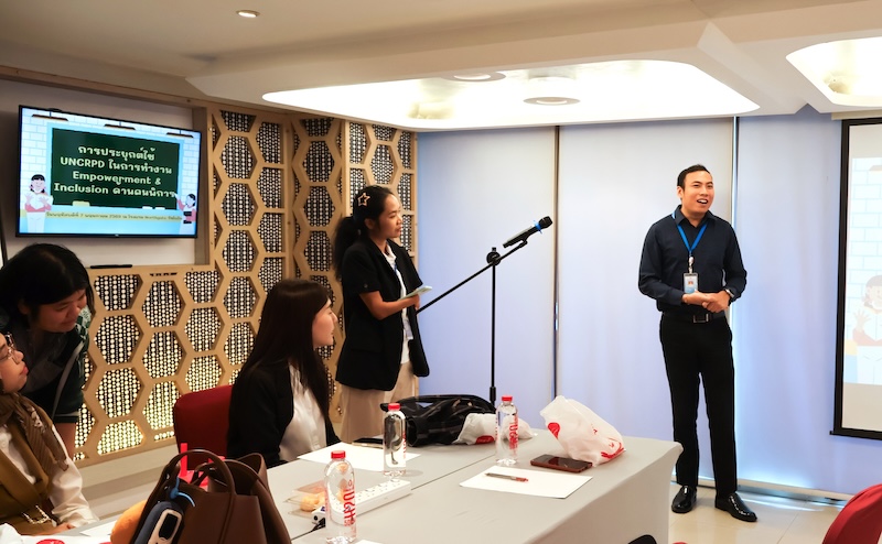Picture 2: Mr. Punnapoj Phaladech, a newly Director, International Relation, Department of Empowerment of Person with Disability (DEP), made a greeting message before the main session start.
