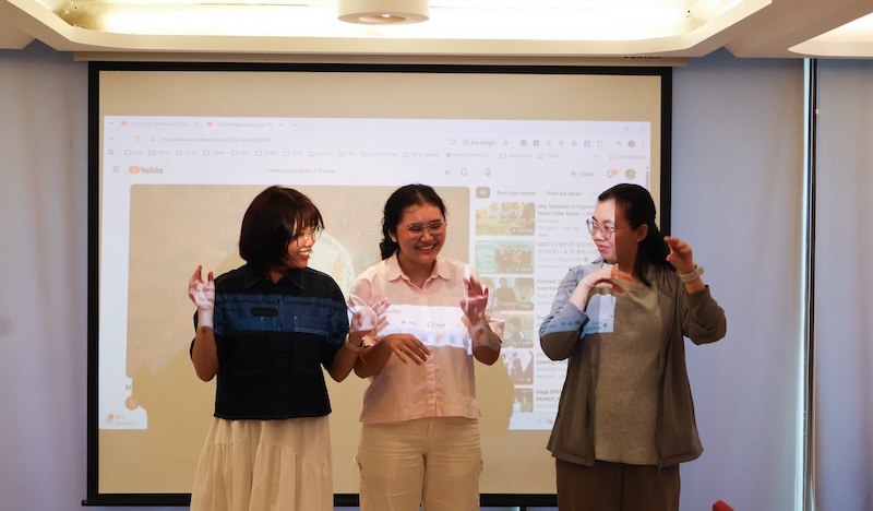 Picture 5: The attendance joined leisure activity to improve communication with persons with hearing impairments.