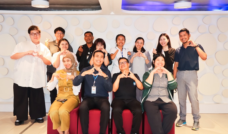 Picture 7: A group photo of participants DEP staff and APCD, along with resource persons with the big heart signage hands. 
