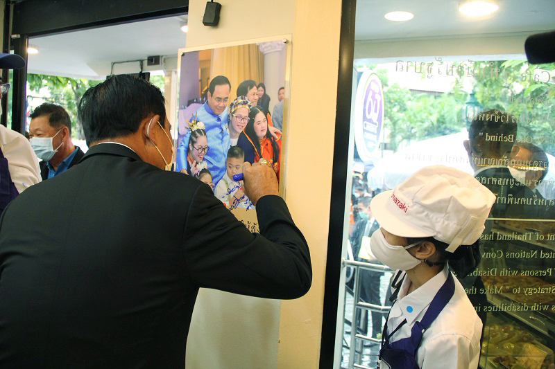 H.E. Gen Prayut Chan-o-cha, Prime Minister signed a wish to the Cafe's success in his photo with the group of disabled people. 