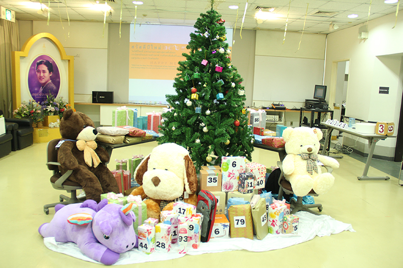 Variety of valued gifts from APCD managers team, business partners on Disability-Inclusive Business, donors and APCD family members for all staff have worked hard throughout the year. 