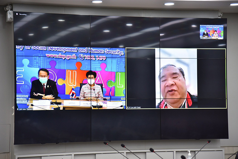 2.	Mr. Lim Puay Tiak (Right on the screen), Chairman of the ASEAN Disability Forum (ADF), presented the keynote address.