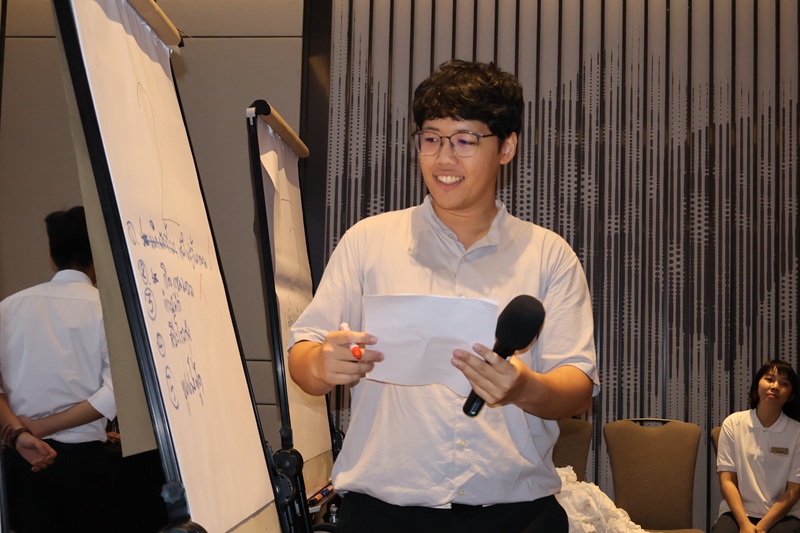 Mr.Panomkorn Prasitsuparoph, APCD Administrative Officer assisted in facilitating the training session.