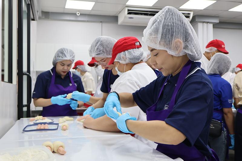 Baking activity with persons with disabilities.